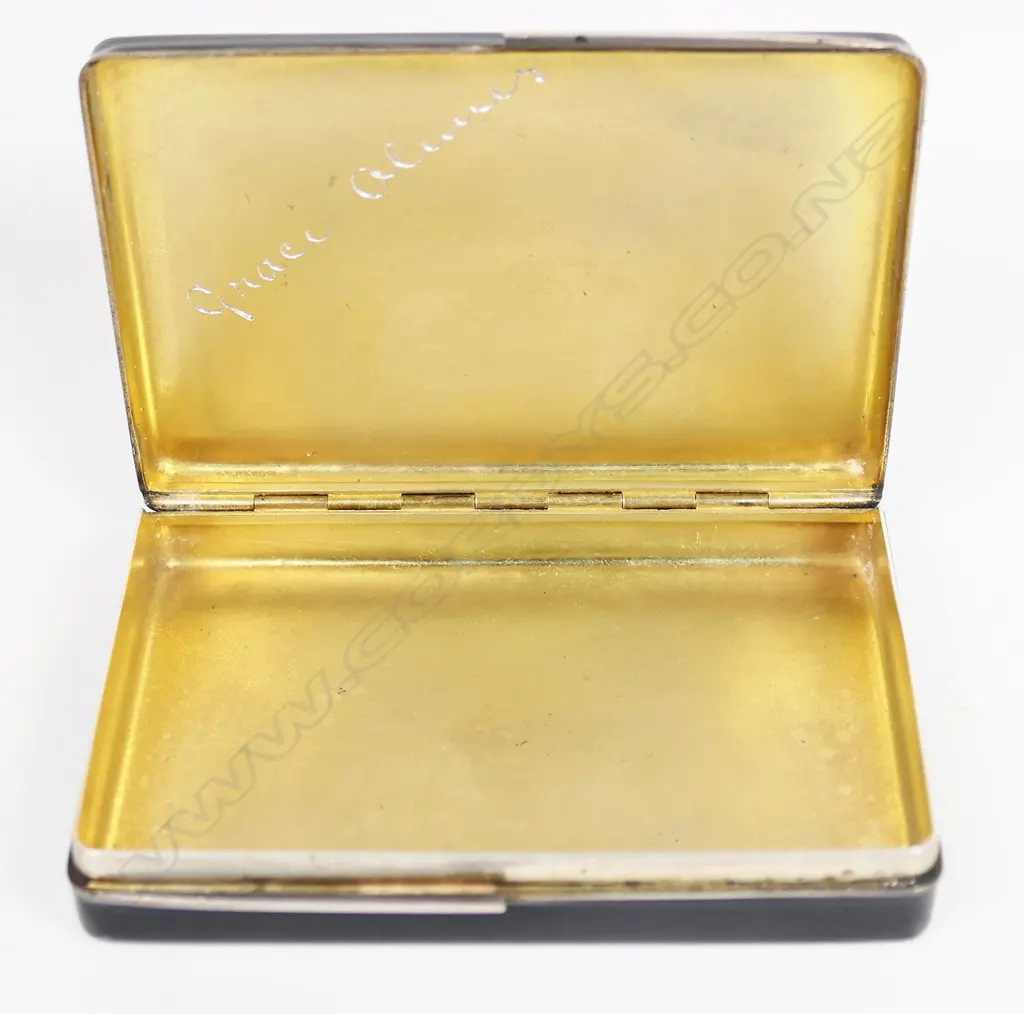 A late 19thC European (French) enamelled silver snuff box, Image 1++