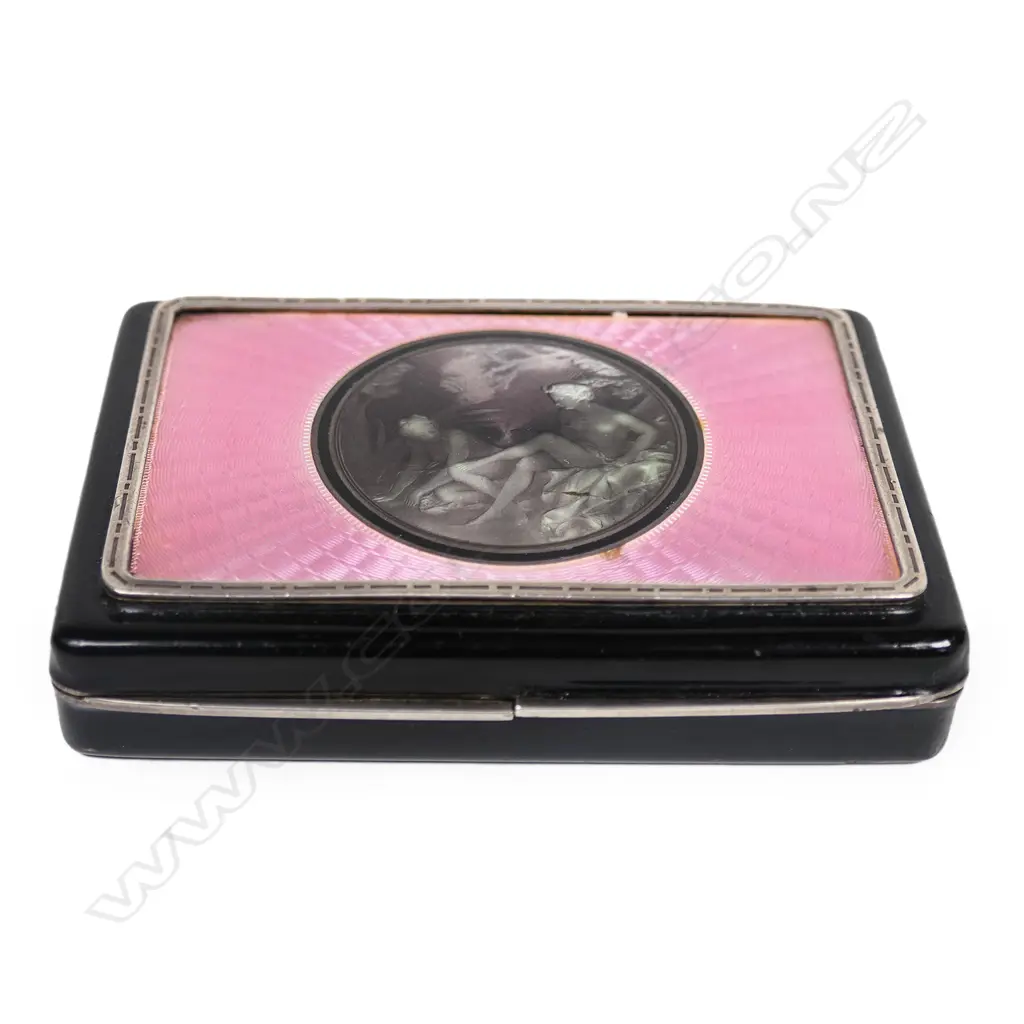A late 19thC European (French) enamelled silver snuff box, Image 1++