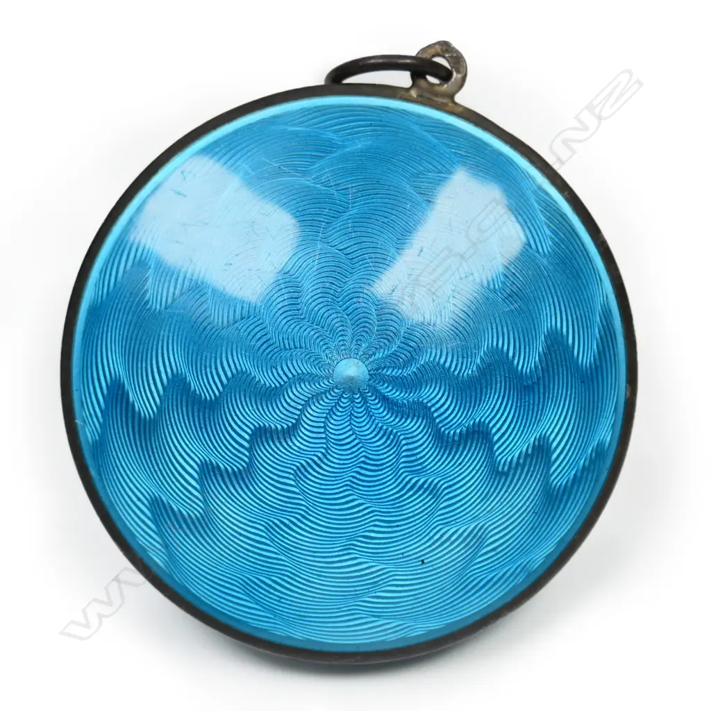 A 1920's Swiss 935 silver and guilloche enamel compact/pendant, Image 1++