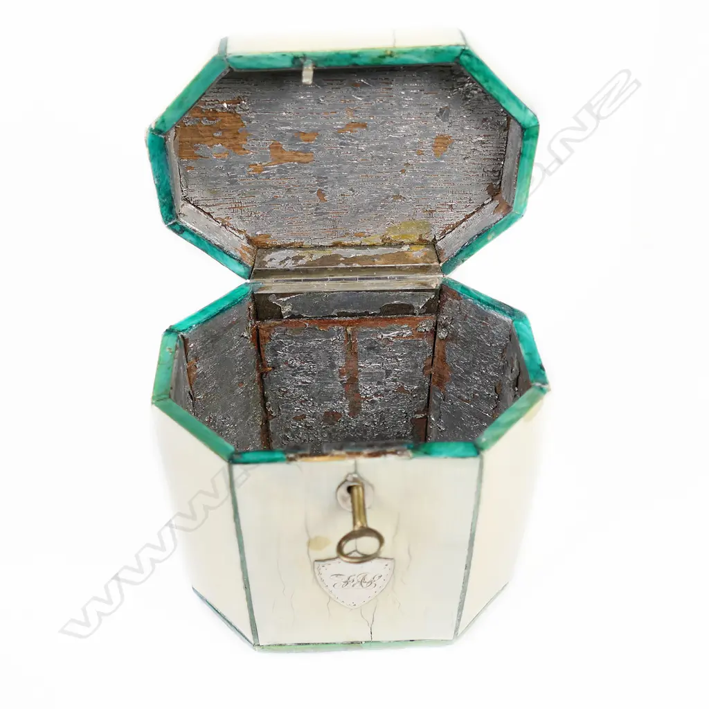 A George III ivory octagonal tea caddy, Image 1++
