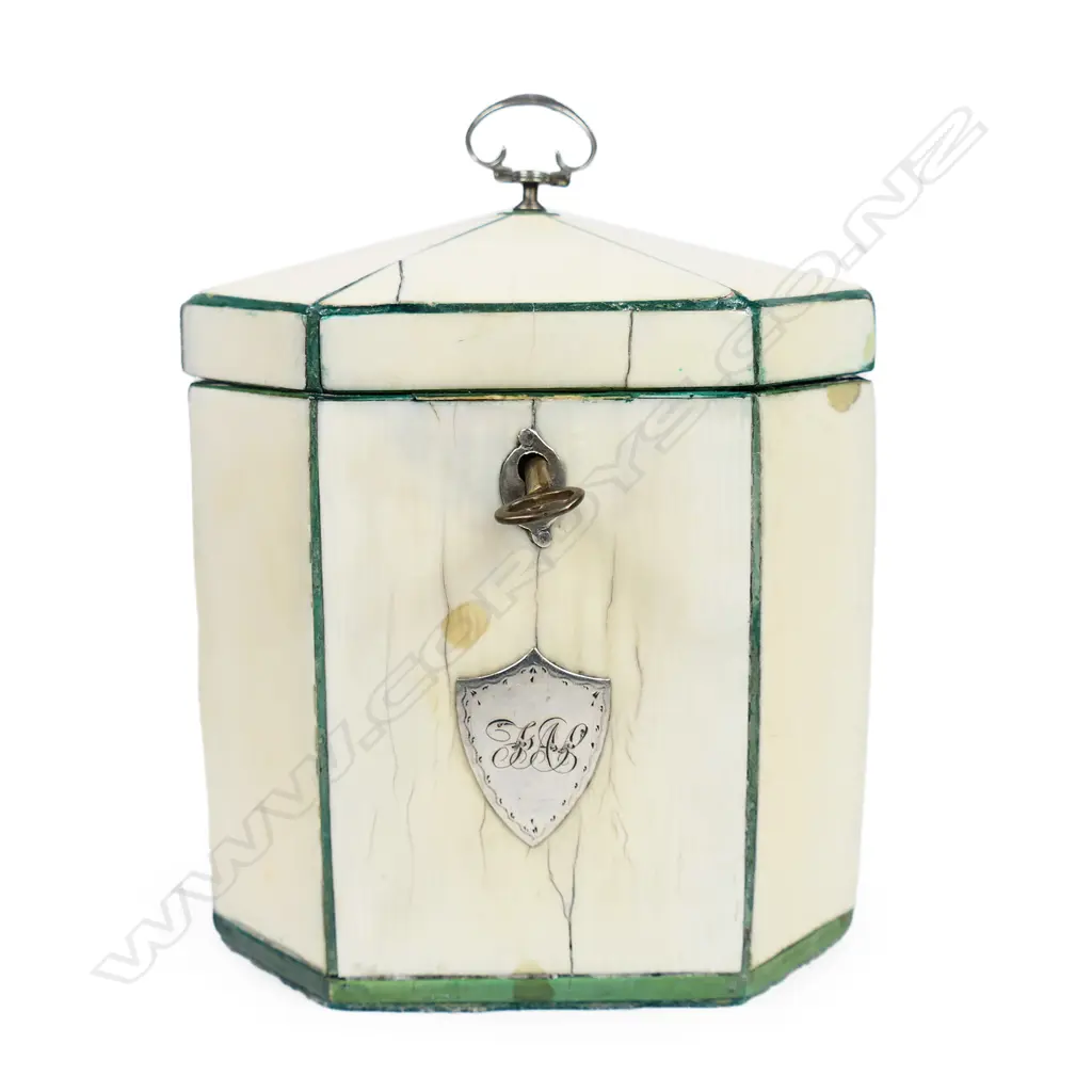A George III ivory octagonal tea caddy, Image 1++
