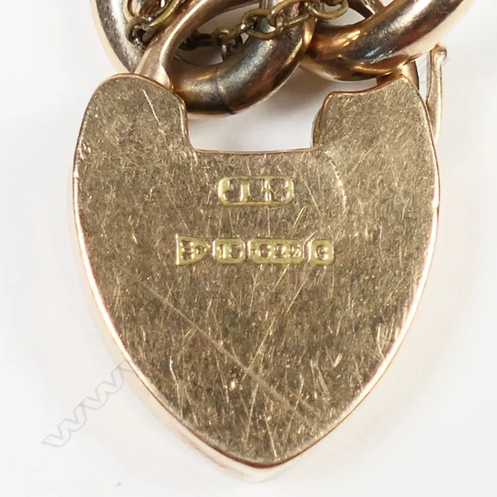 A c1900 15ct rose gold curb link bracelet, Image 1++