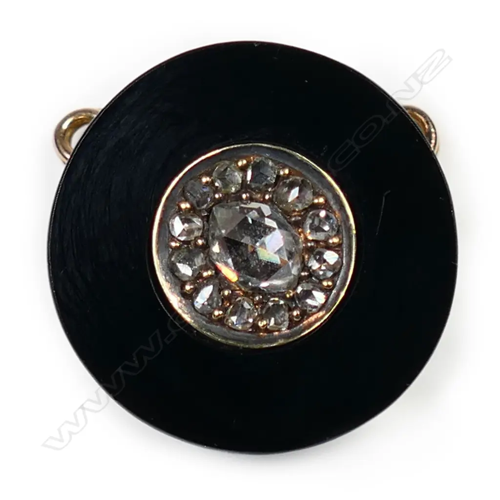An antique 18ct gold, onyx and diamond brooch, Image 1++