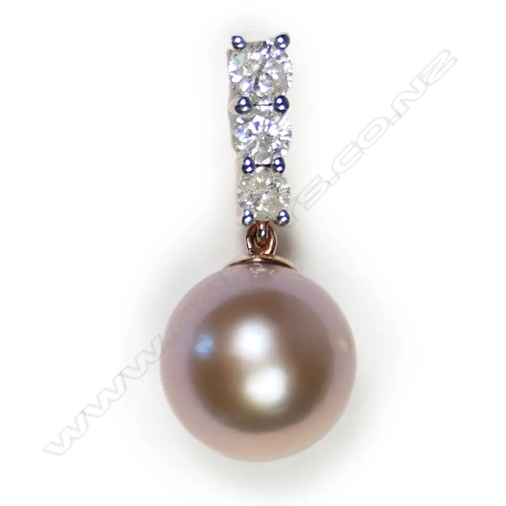 A 14ct rose gold pearl and diamond pendant, Image 1++