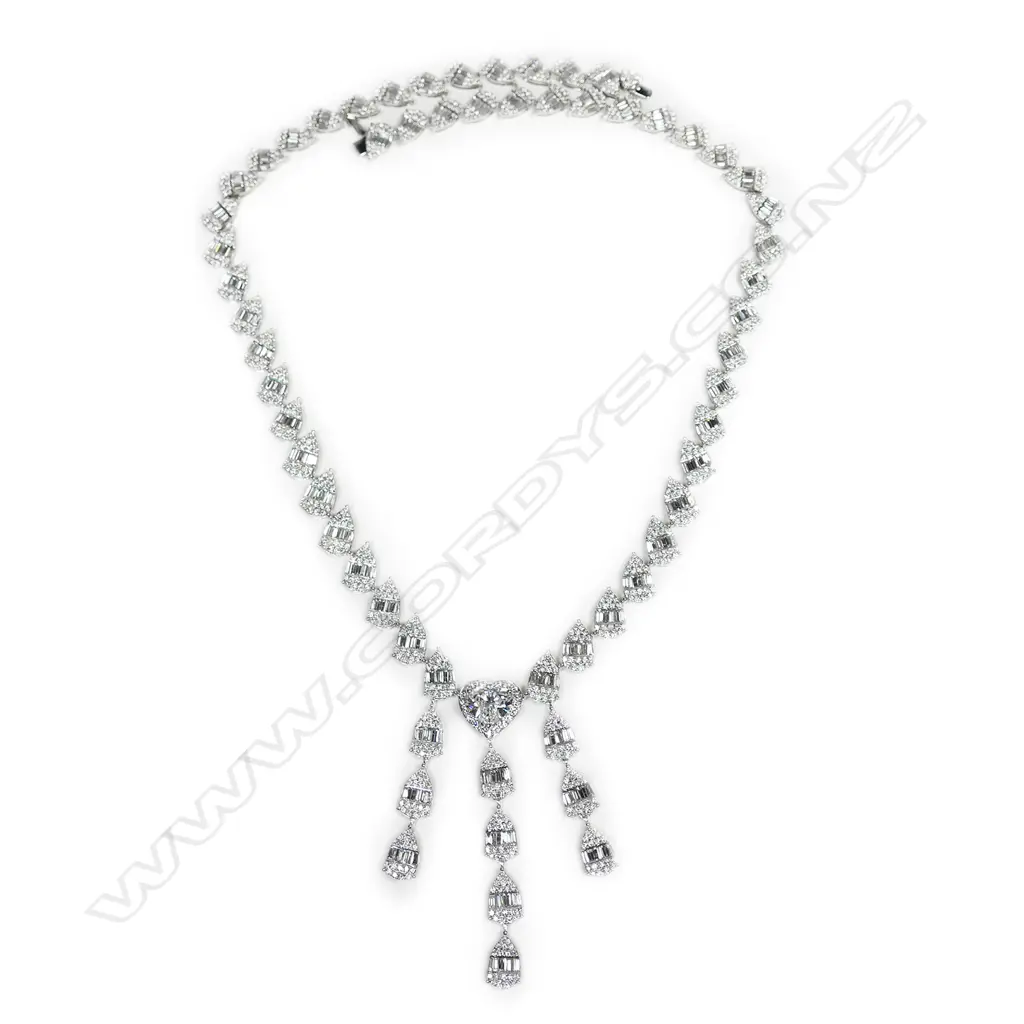 An impressive 18ct white gold and diamond encrusted necklace, Image 1++