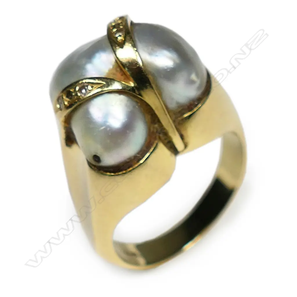 A stylish vintage 14ct yellow gold, baroque pearl and diamond ring, Image 1++