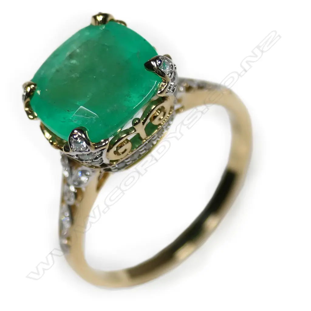 A 14ct yellow and white gold Colombian emerald and diamond cocktail ring, Image 1++