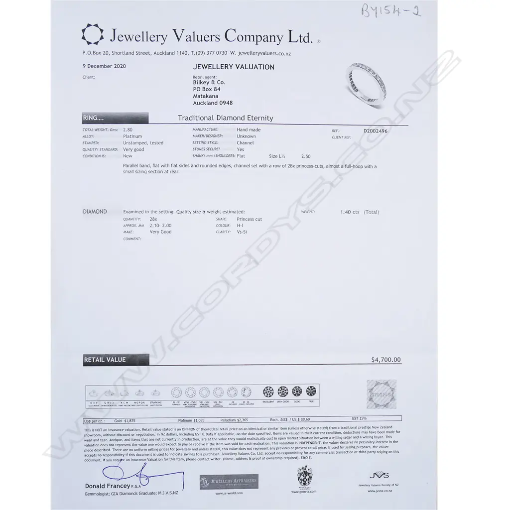 A platinum and diamond set band, Image 1++