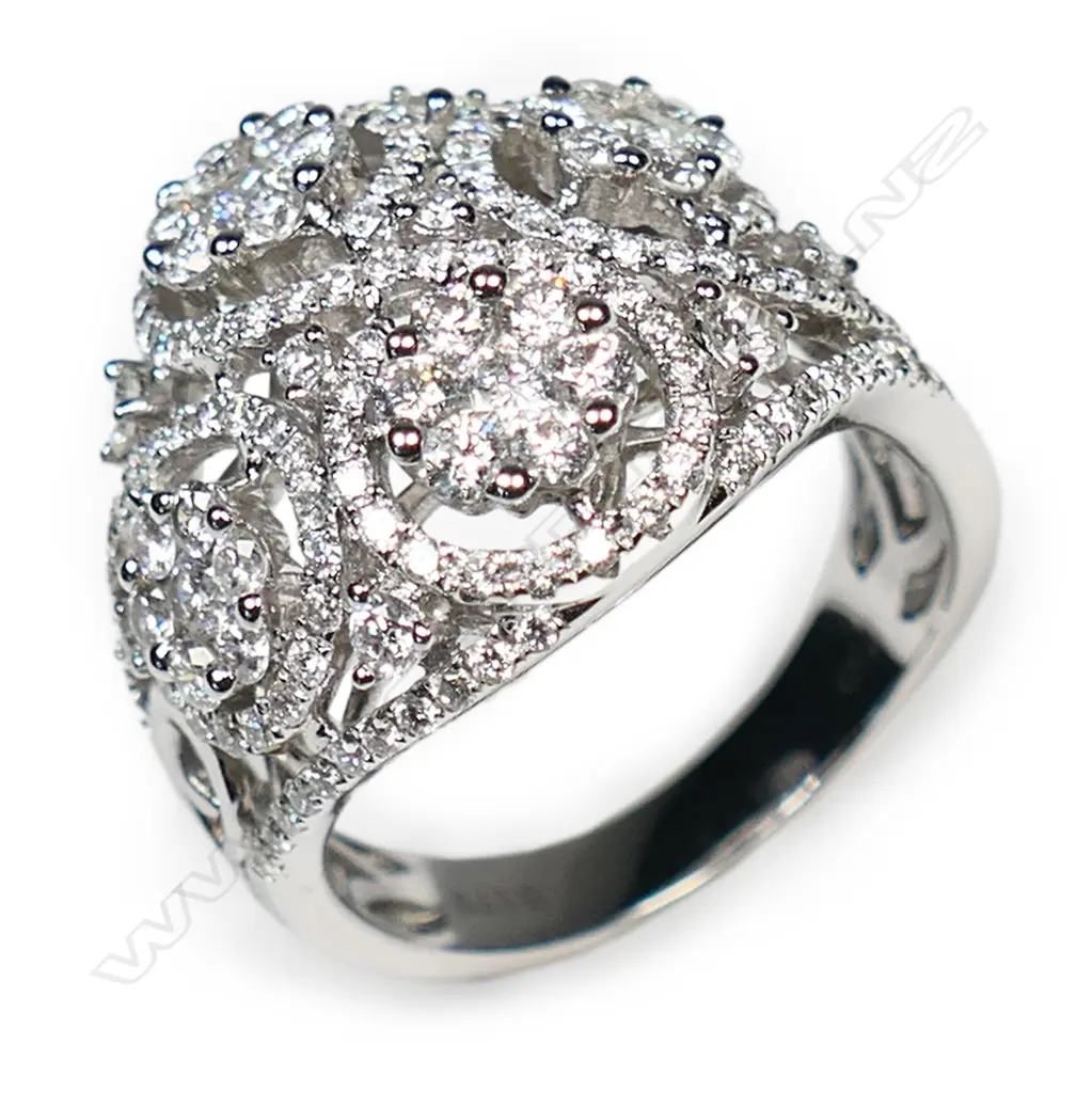 A large 18ct white gold and diamond encrusted ring, Image 1++