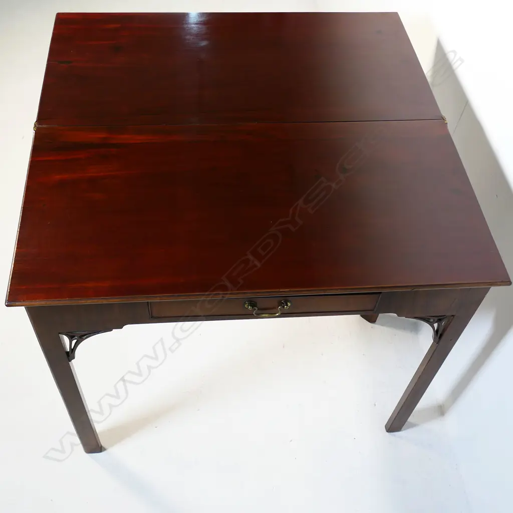 A George III mahogany Chinese Chippendale style supper table, Image 1++
