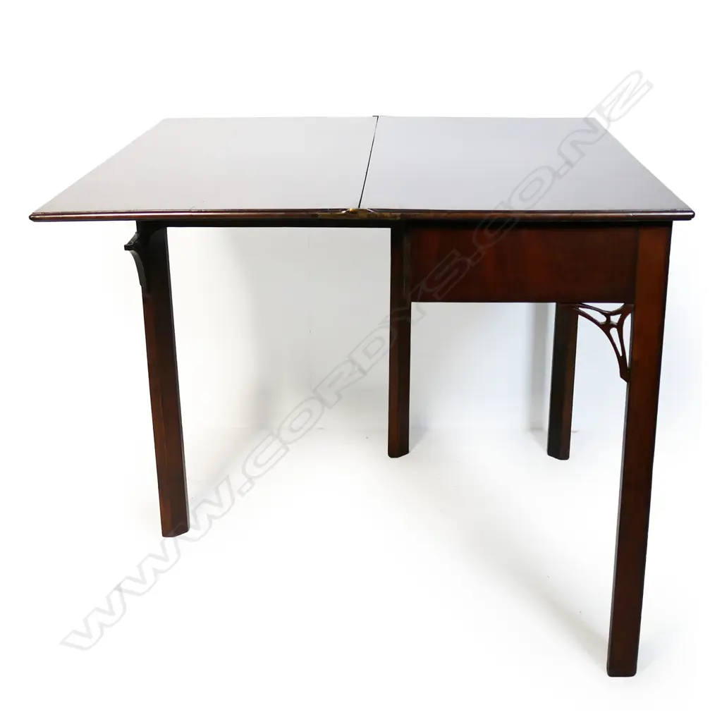 A George III mahogany Chinese Chippendale style supper table, Image 1++