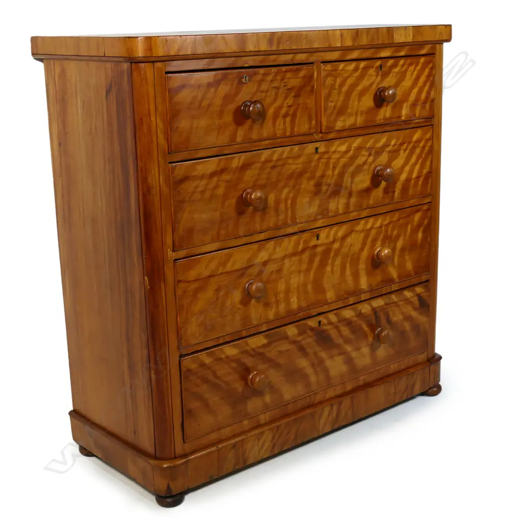 A Victorian figured golden mahogany five drawer chest, Image 1++
