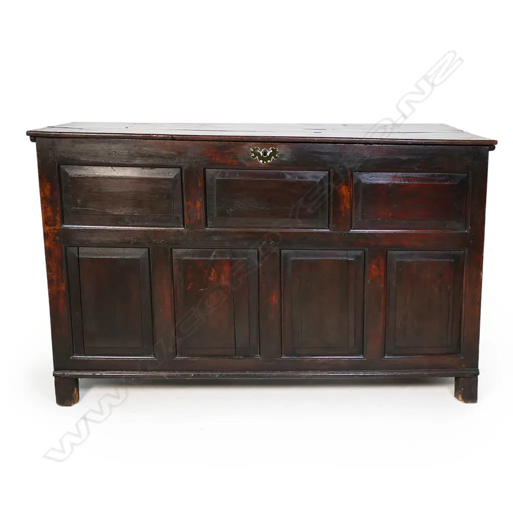 An 18thC oak mule chest, Image 1++