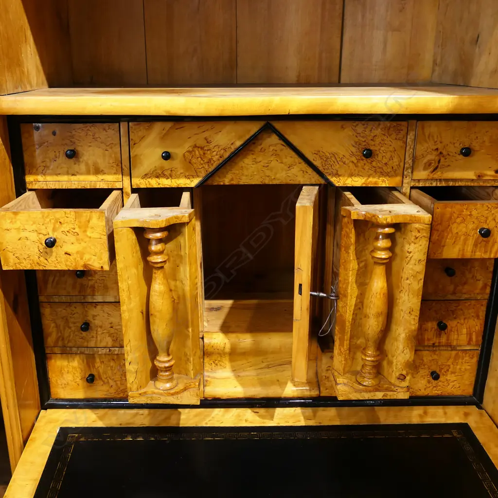 19thC Biedermeier figured satinwood linen press/secrétaire, Image 1++