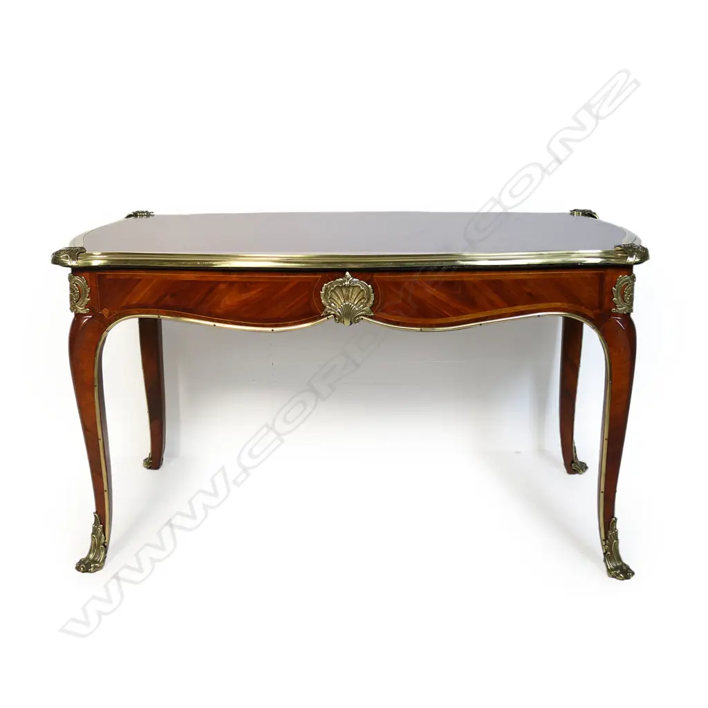 A French style kingwood and ormolu occasional table, Image 1++