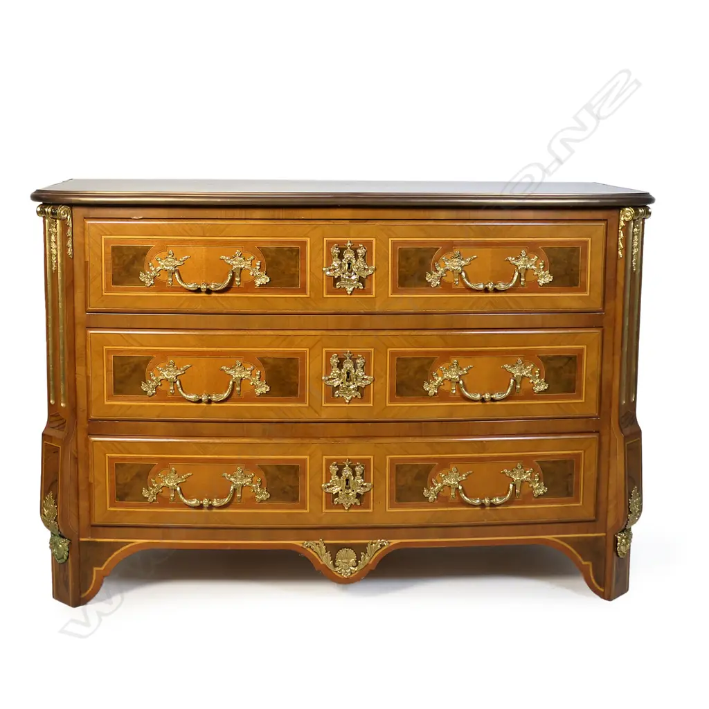 A 18thC reproduction French chest of drawers, , Image 1++