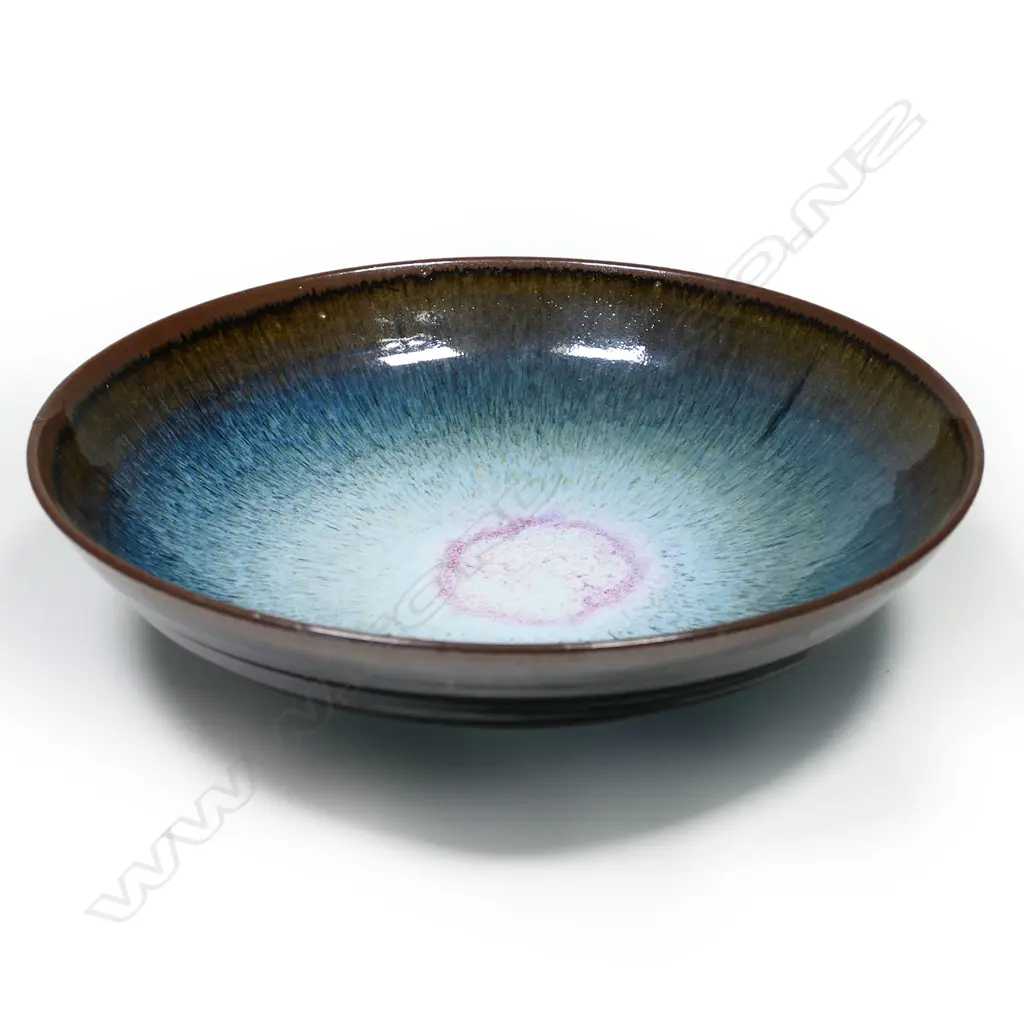 Len Castle quality chun glazed shallow bowl, Image 1++