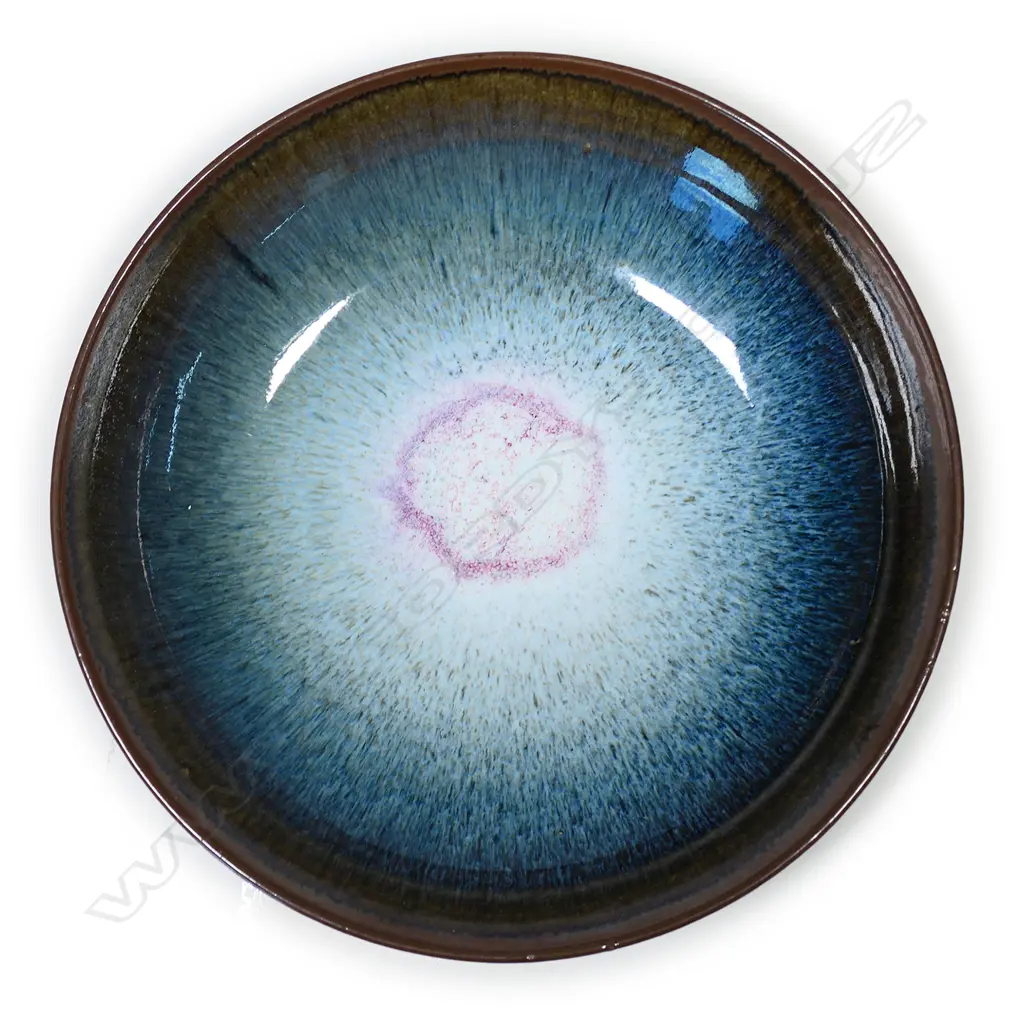 Len Castle quality chun glazed shallow bowl, Image 1++