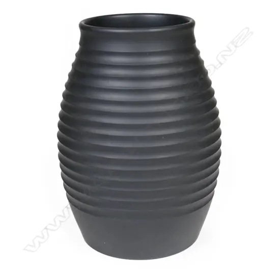 Keith Murray Wedgwood uncommon black basalt vase,