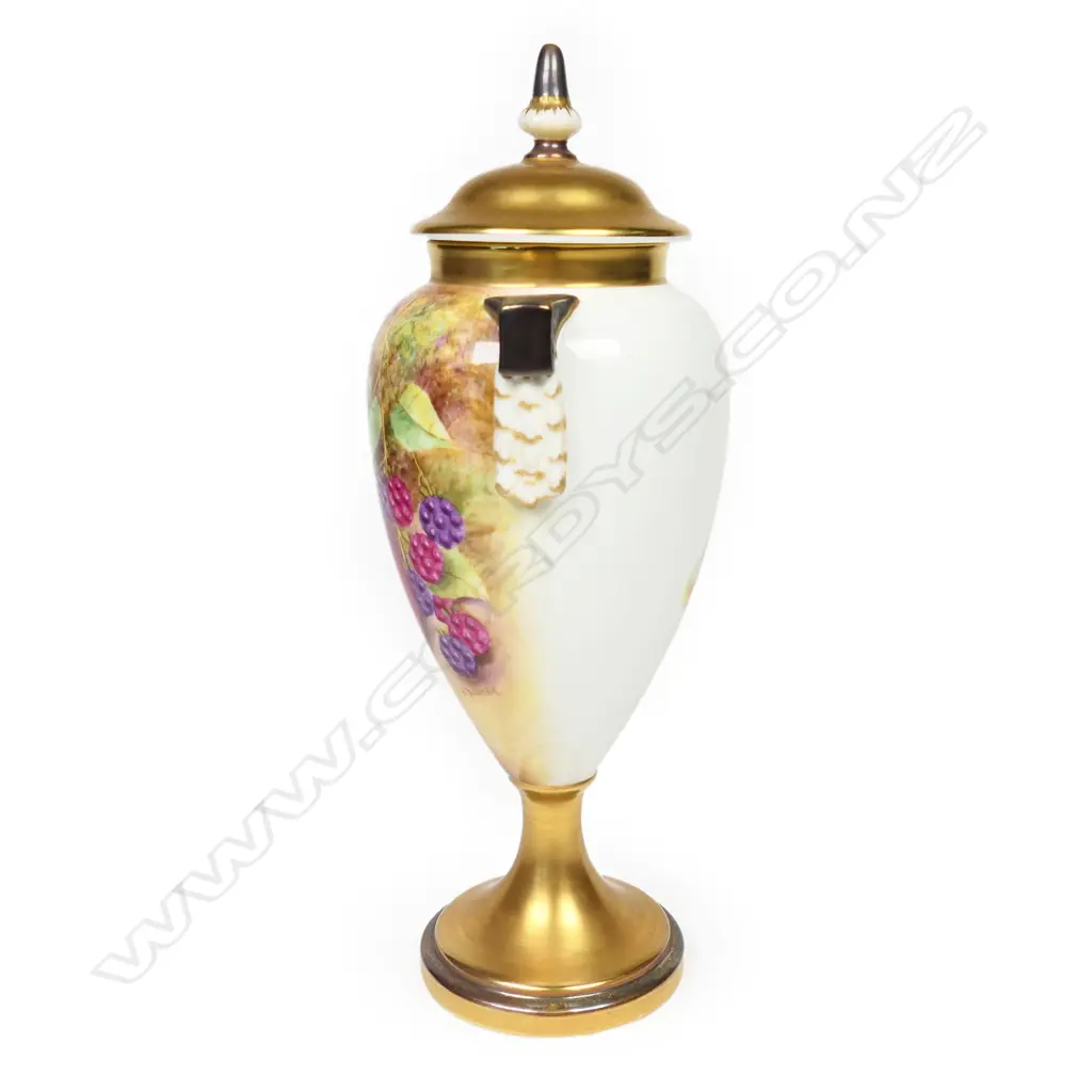 A Royal Worcester small lidded urn, Image 1++