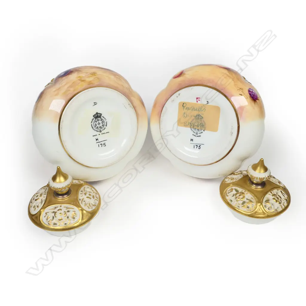 A pair of Royal Worcester lidded potpourri urns, Image 1++