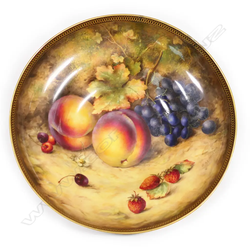 A large Royal Worcester fruit painted bowl by Seabright, Image 1++