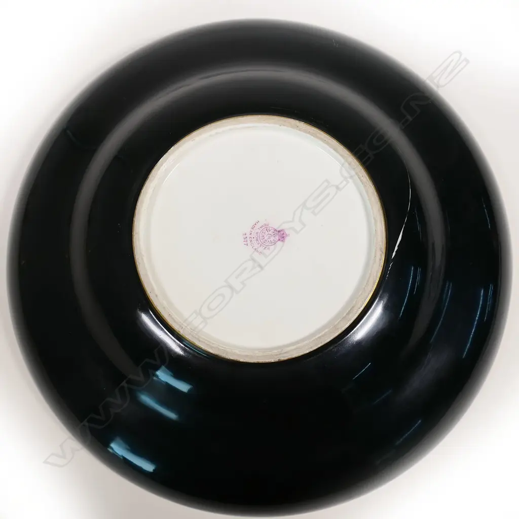 A large Royal Worcester fruit painted bowl by Seabright, Image 1++