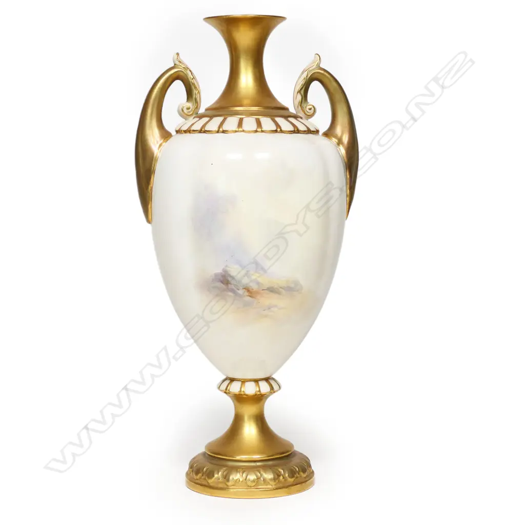 A Royal Worcester Highland Cattle vase by John Stinton, Image 1++