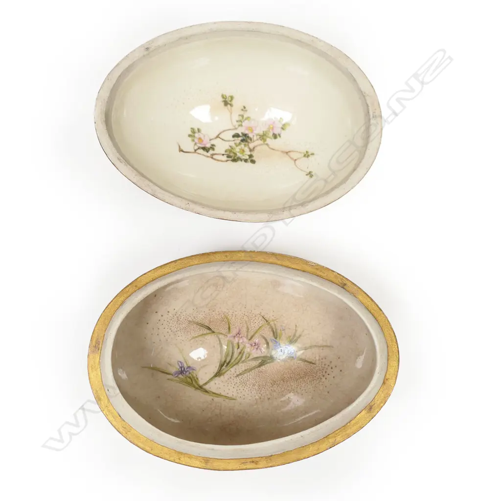 A Japanese Kinkozan Satsuma lidded egg form box, Image 1++