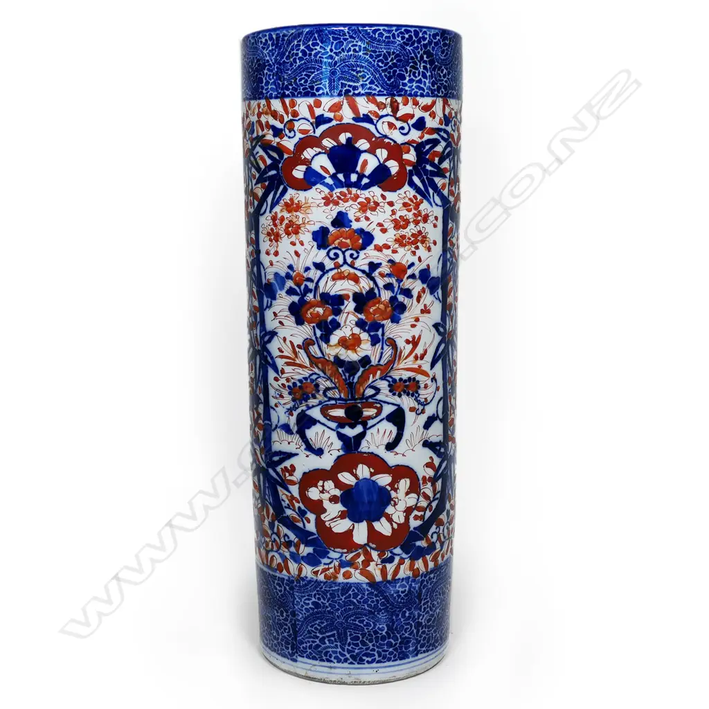 A large tall hand-painted Imari stick and umbrella stand, Image 1++