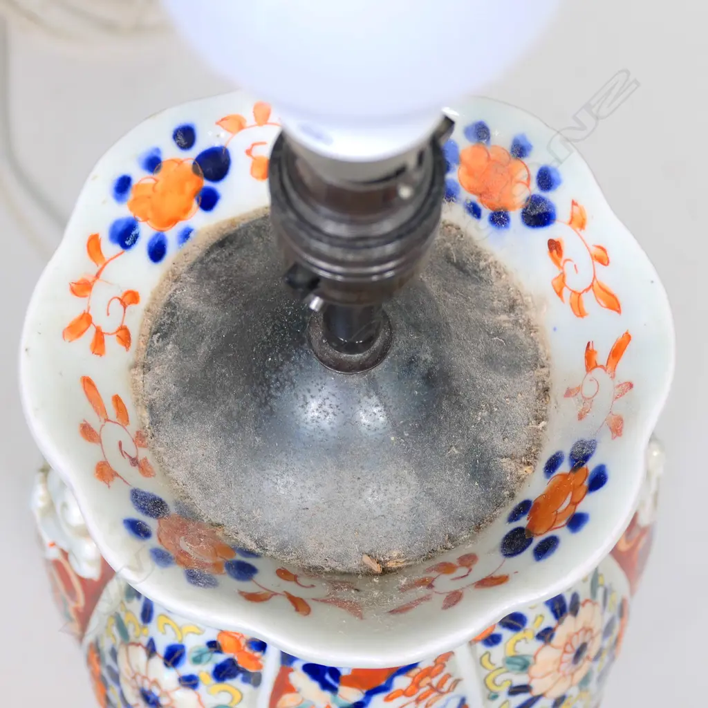A hand-painted Imari lamp base, Image 1++