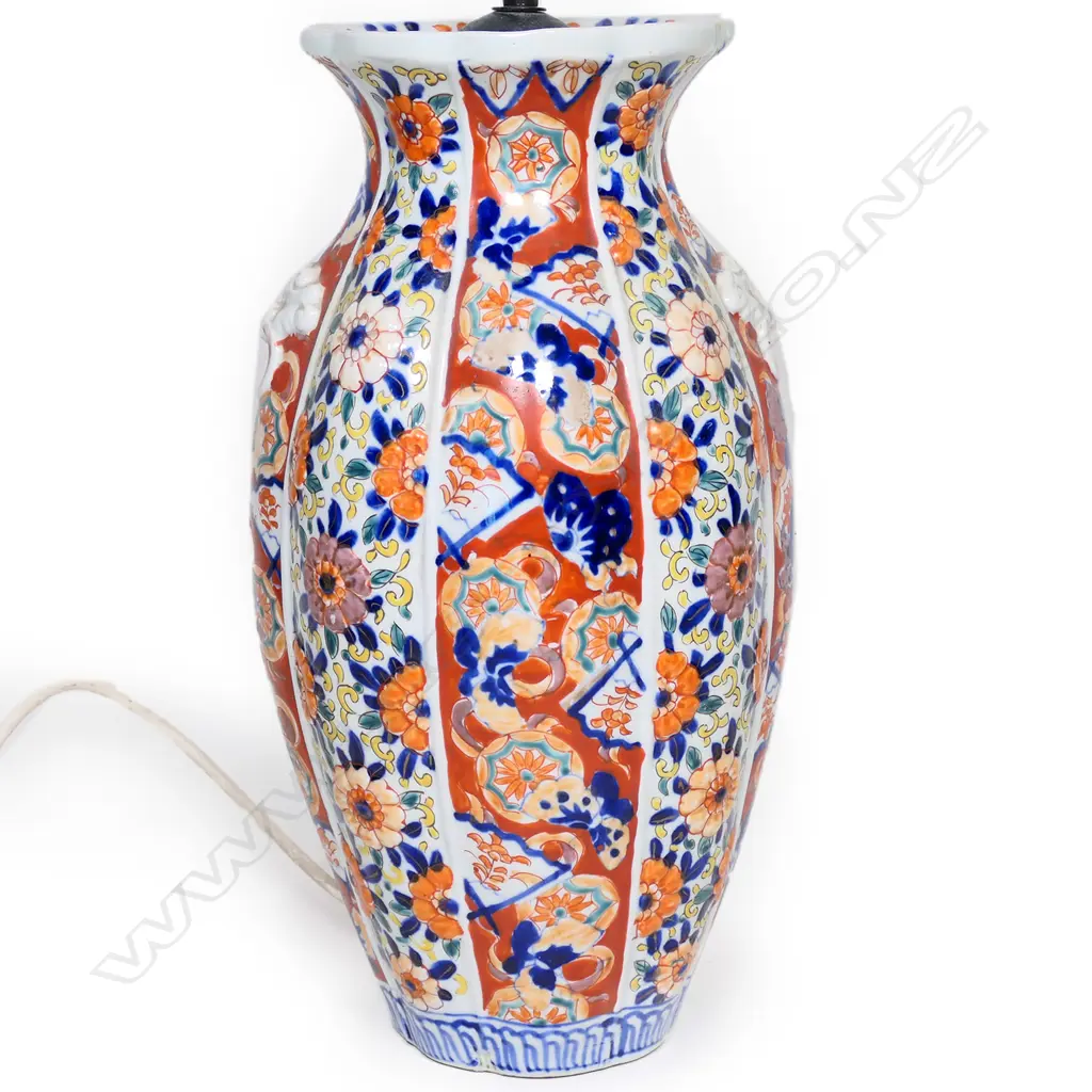 A hand-painted Imari lamp base, Image 1++