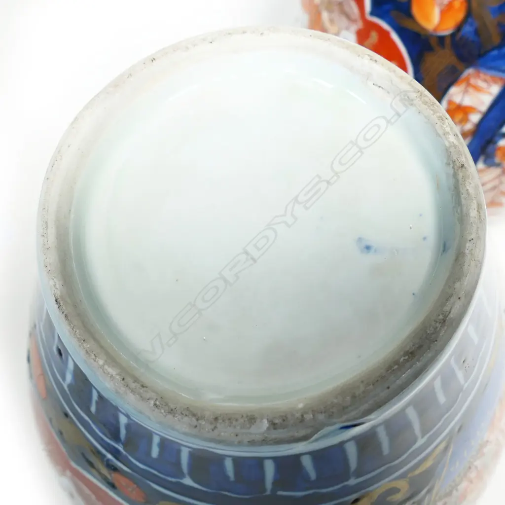 A pair of c.1900 hand-painted Imari lidded vases, Image 1++