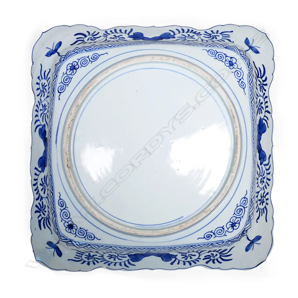 A large square hand-painted Imari charger. Image 1++