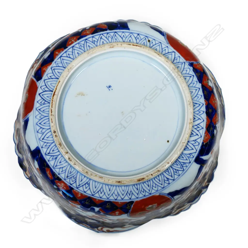 A large Imari Bowl, Image 1++