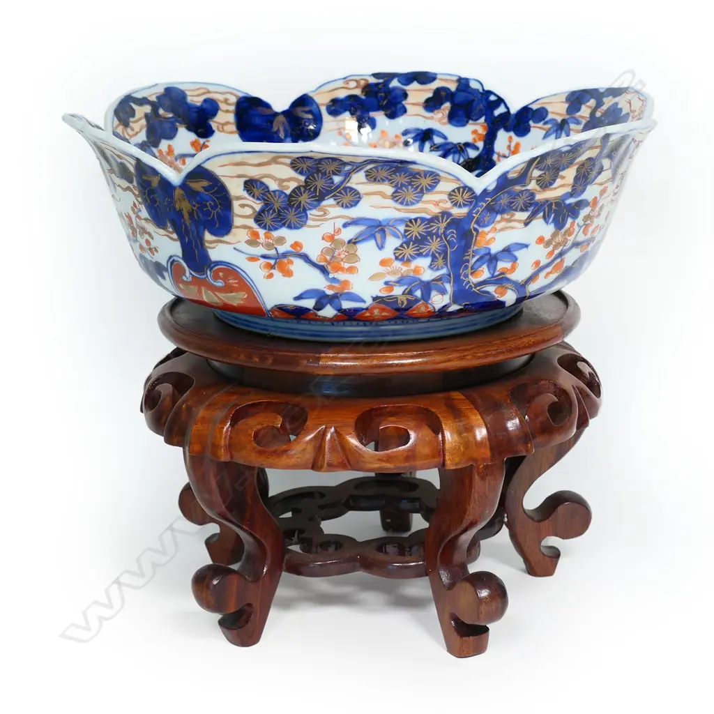 A large Imari Bowl, Image 1++
