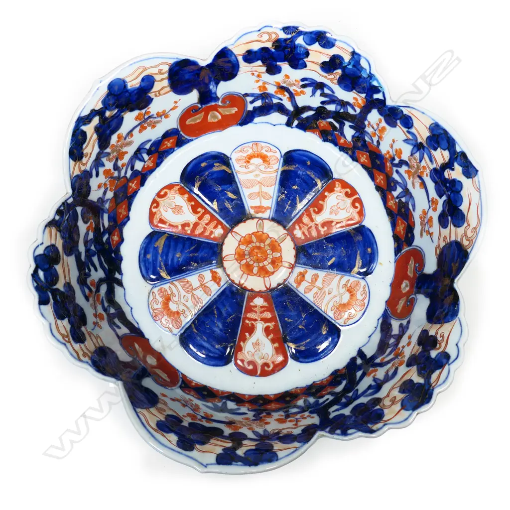 A large Imari Bowl, Image 1++