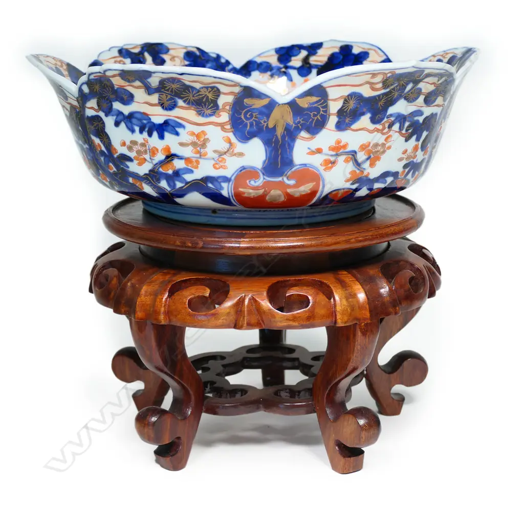 A large Imari Bowl, Image 1++