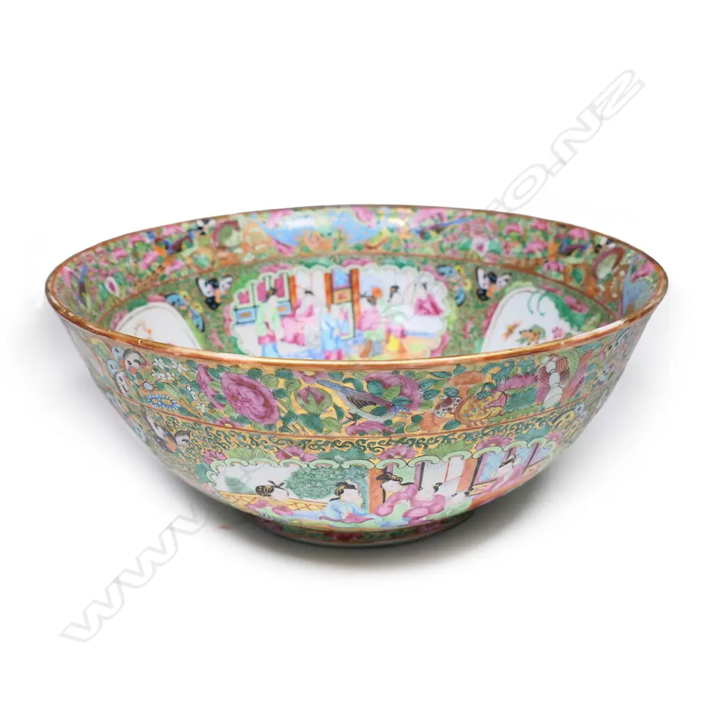 A large 19thC Canton famille rose bowl, Image 1++