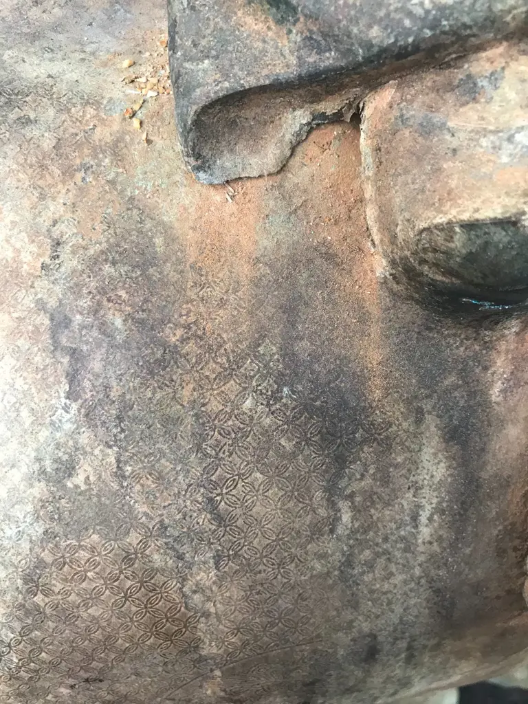 An old and well modelled bronze statue, Image 1++