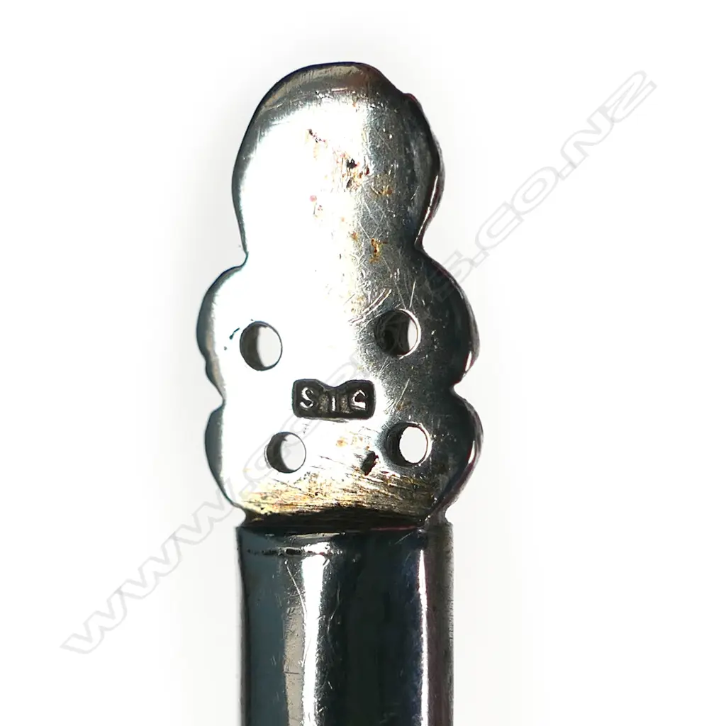 A boxed set of NZ silver and pounamu coffee spoons, Image 1++