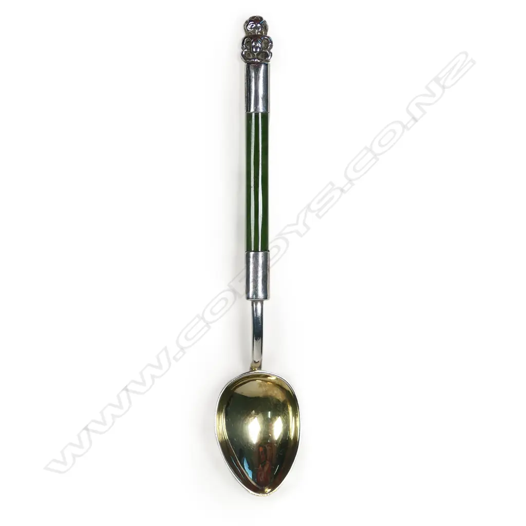 A boxed set of NZ silver and pounamu coffee spoons, Image 1++