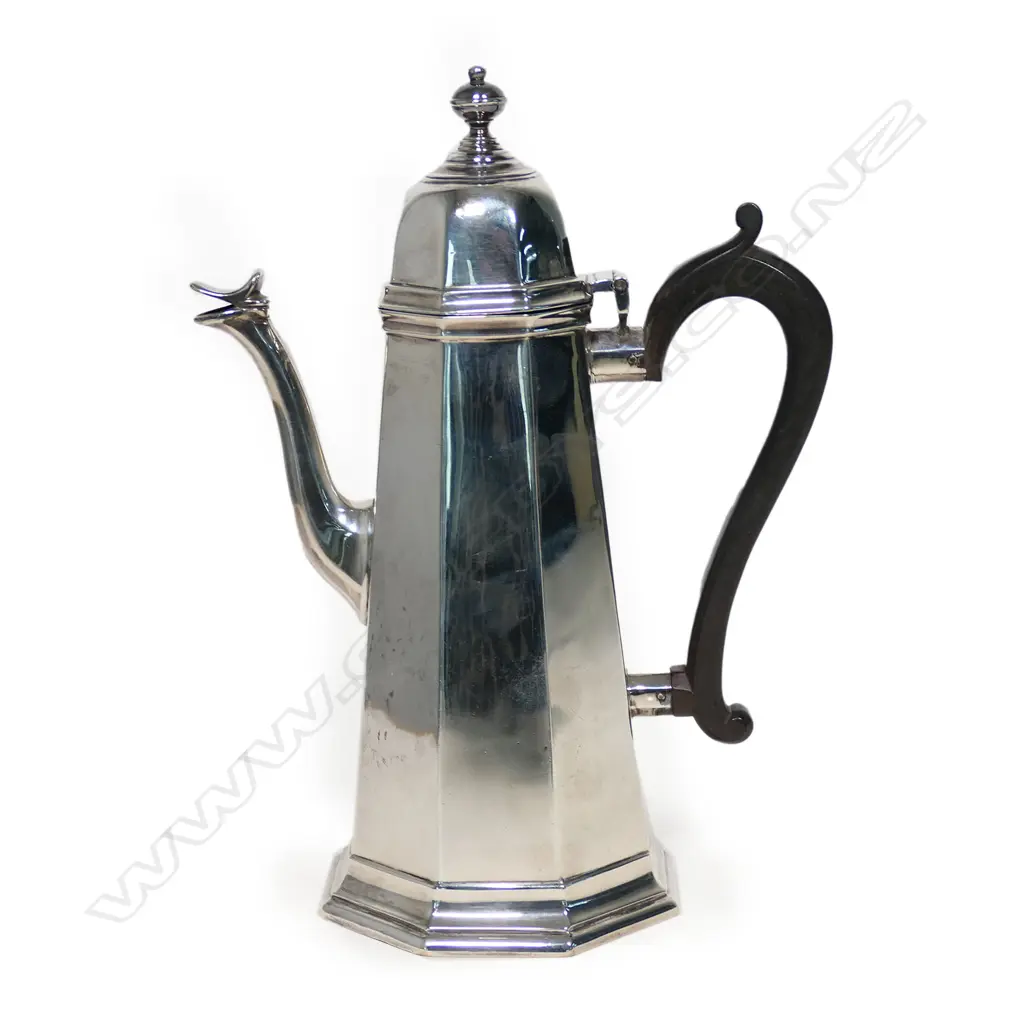An Edwardian silver hot chocolate pot, Image 1++
