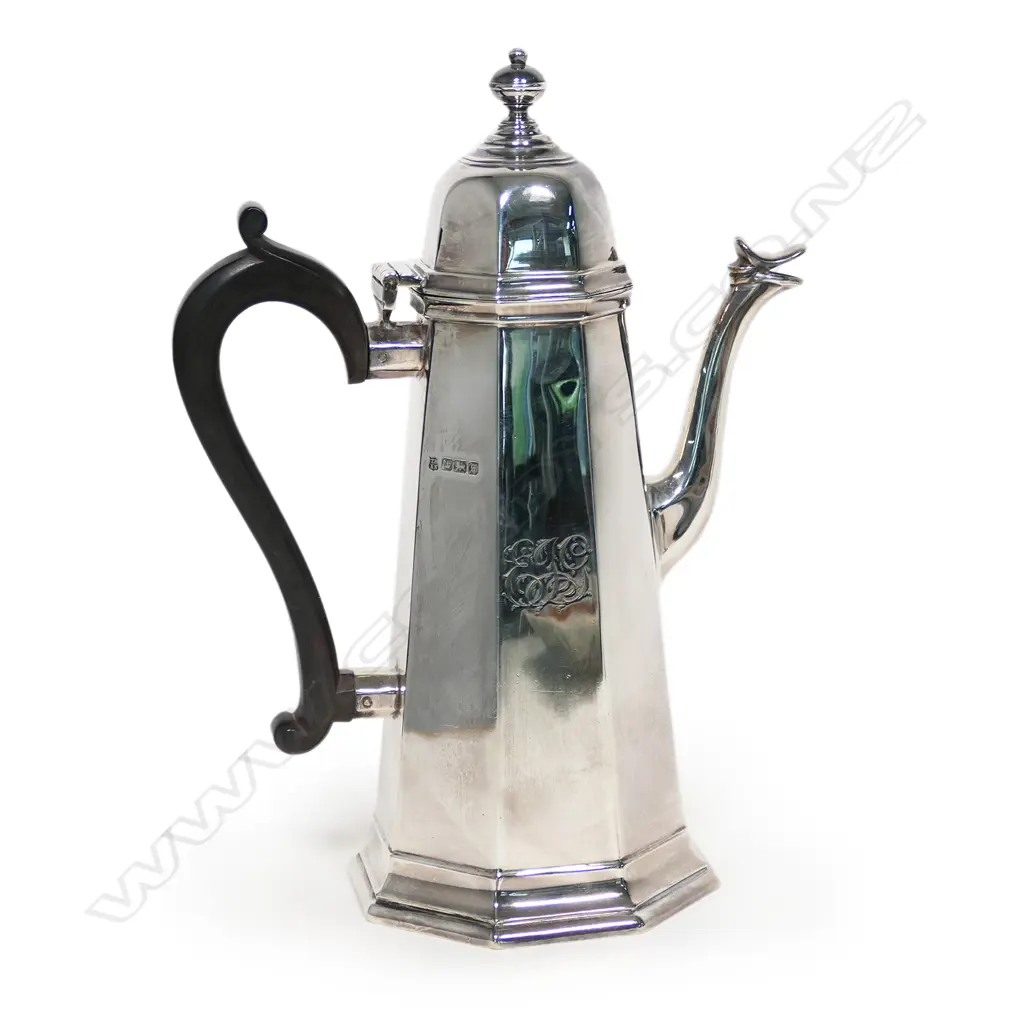 An Edwardian silver hot chocolate pot, Image 1++