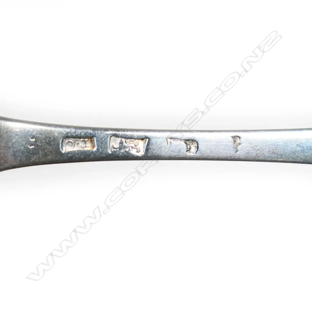 A set of eight early Geo.III Irish silver small dessert or parfait spoons, Image 1++