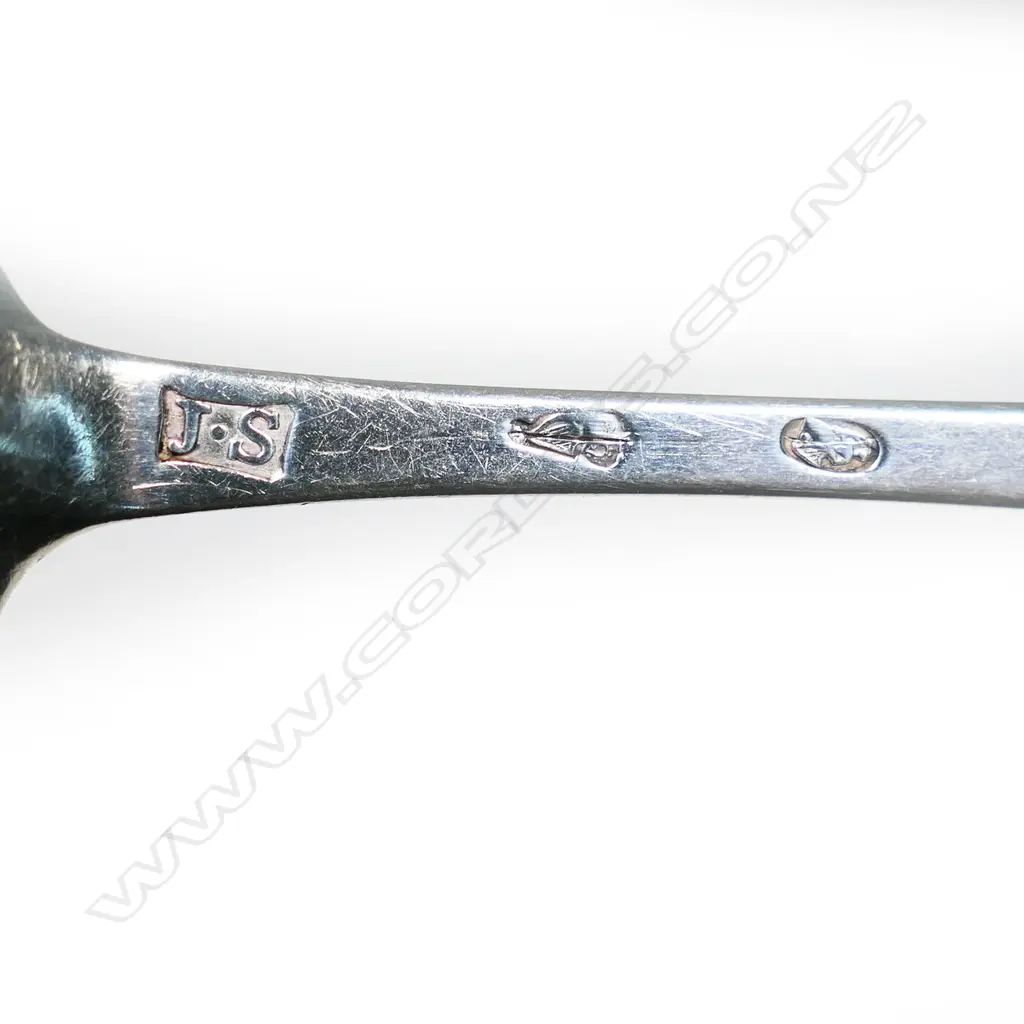 A set of eight early Geo.III Irish silver small dessert or parfait spoons, Image 1++