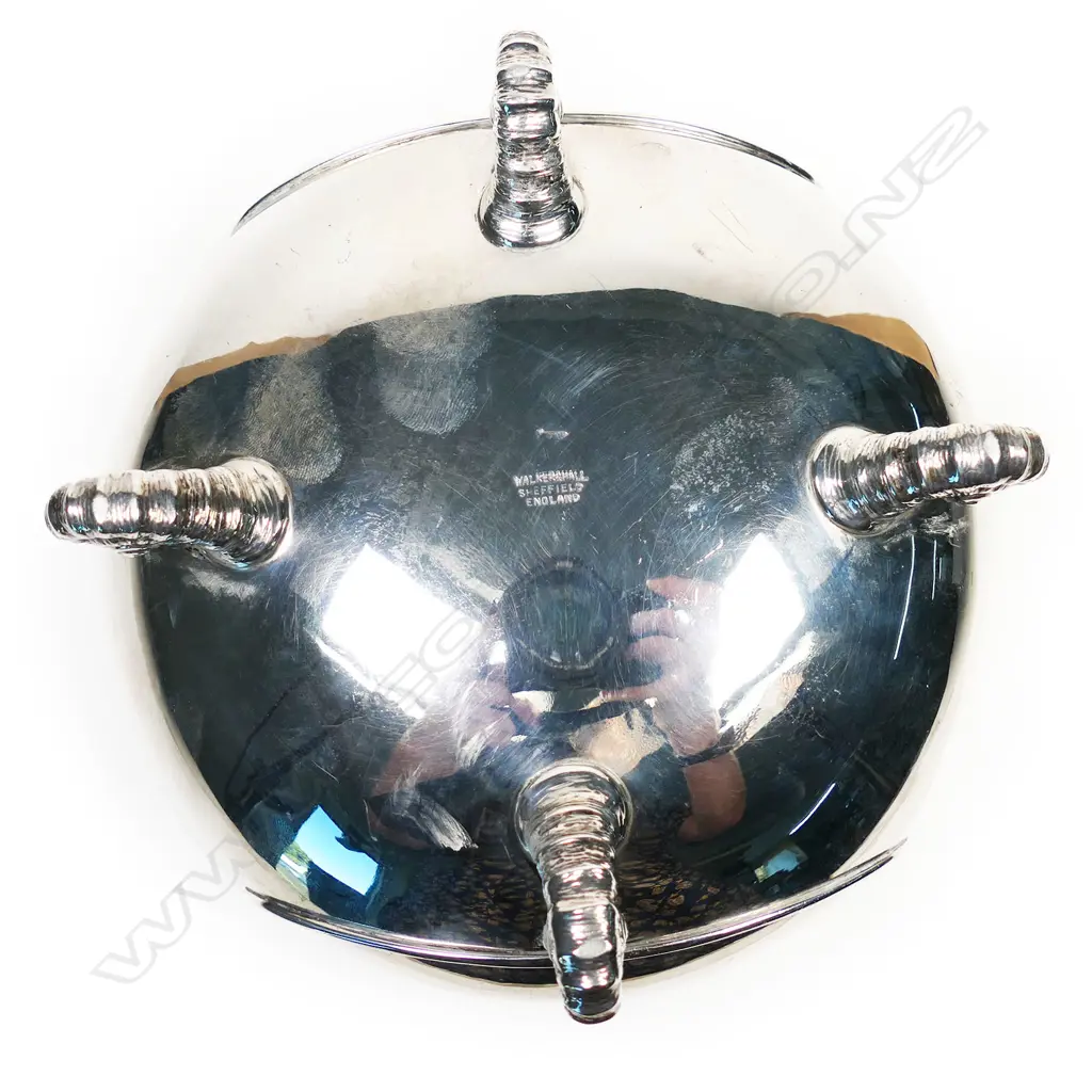 A stylish Edwardian silver rose bowl, Image 1++