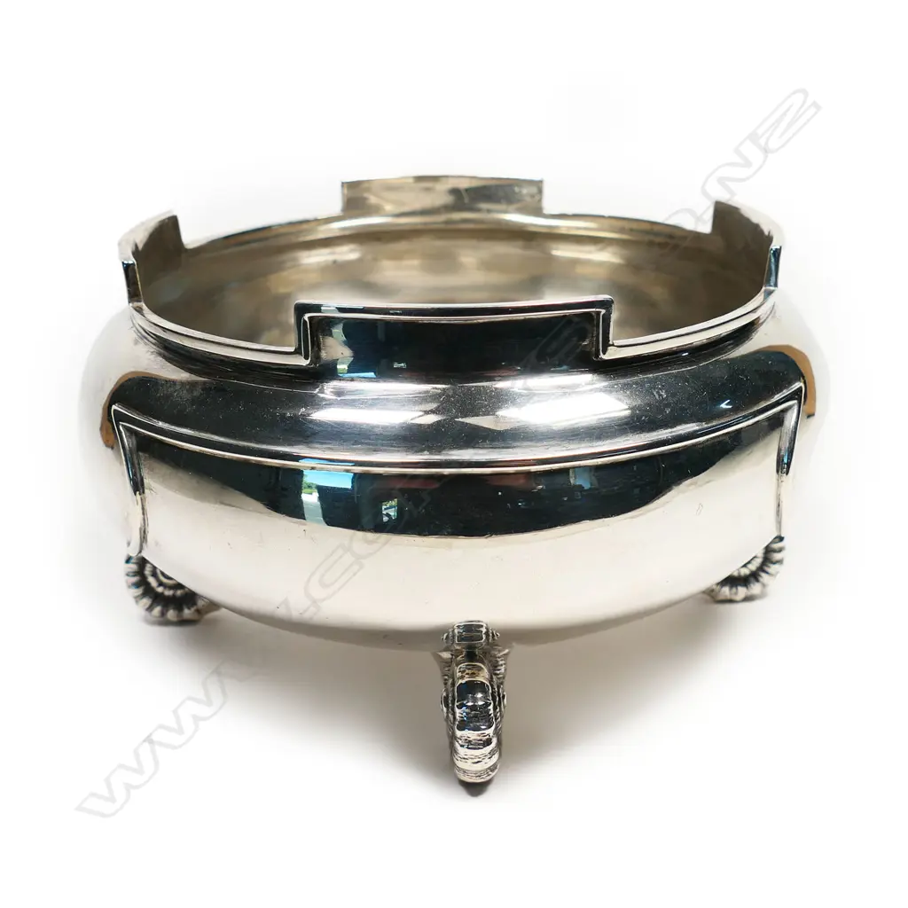A stylish Edwardian silver rose bowl, Image 1++