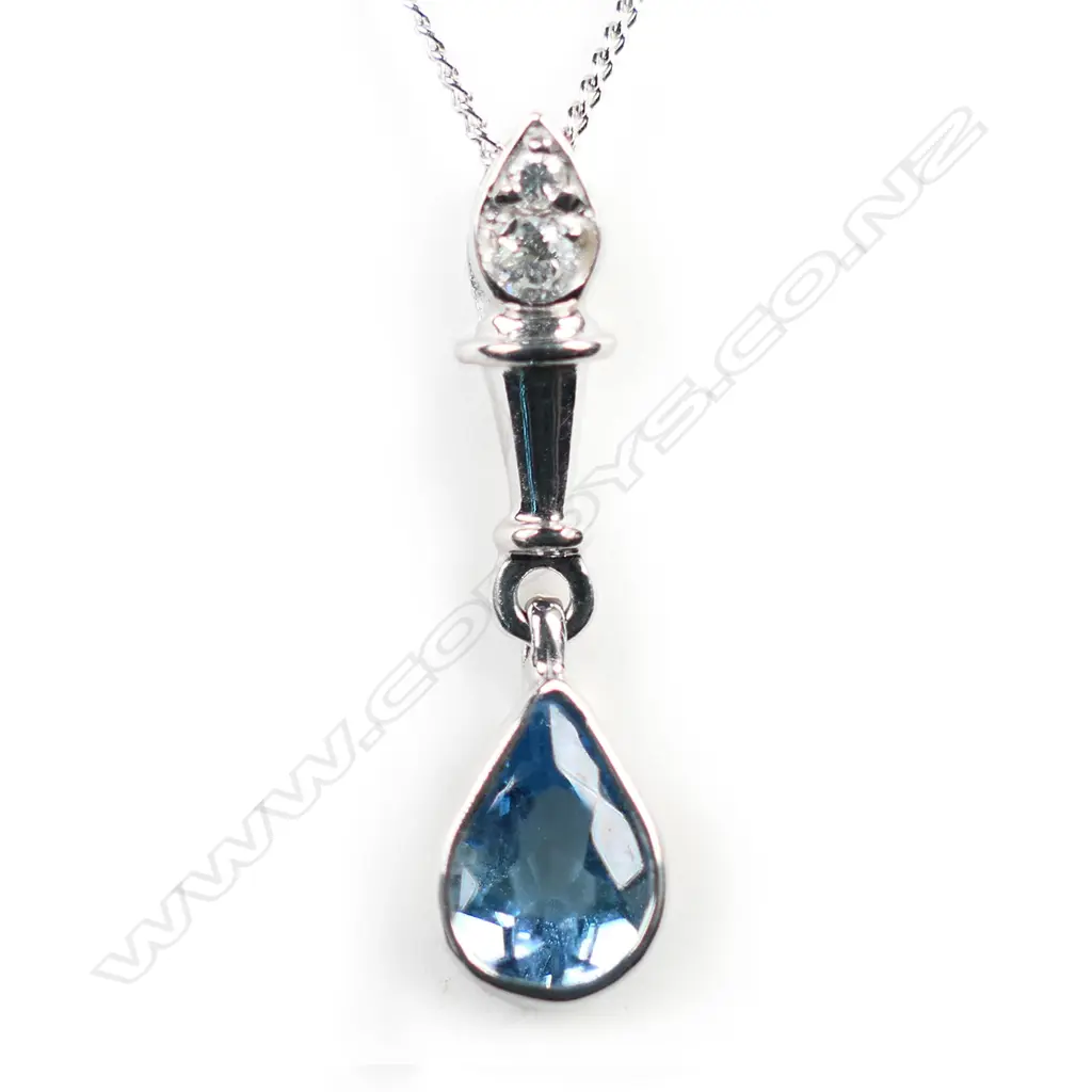 An 18ct white gold, aquamarine and diamond suite, Image 1++