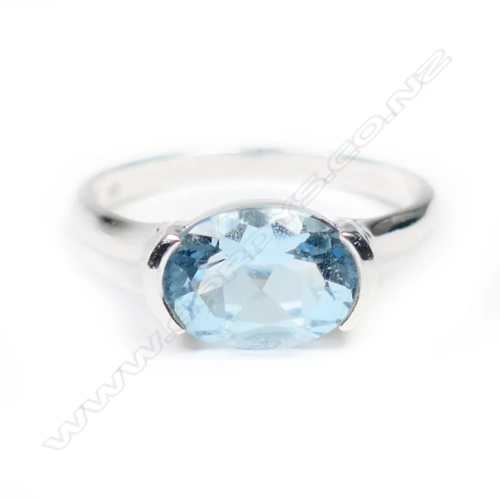 An 18ct white gold, aquamarine and diamond suite, Image 1++